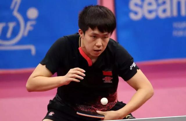 笑容中带着 笑容中带着